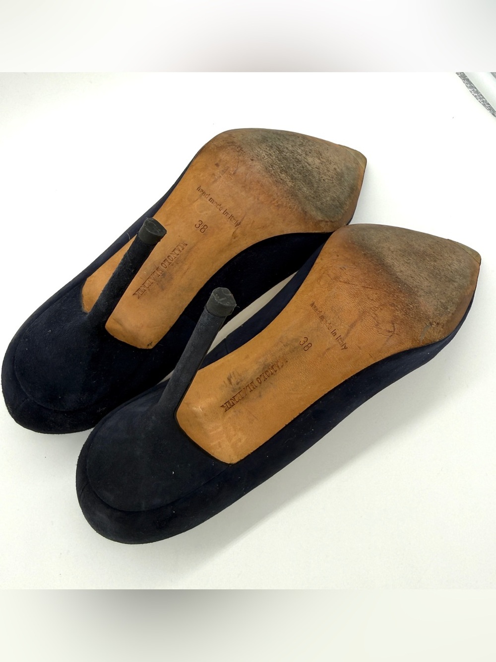 Manolo Blahnik Dark Navy Suede Pointed-Toe Pumps – Size 38 - Picture 4 of 13